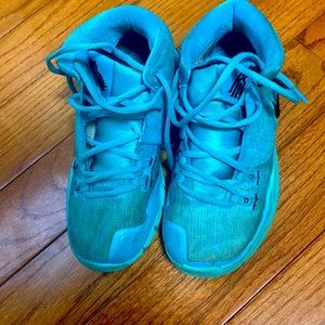 Kyrie- Nike